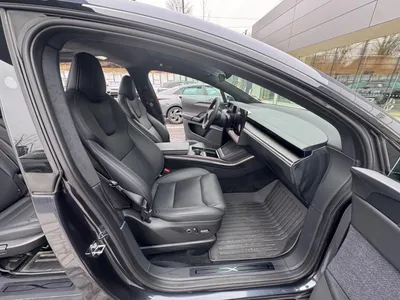 Driver and passenger seats — premium leather